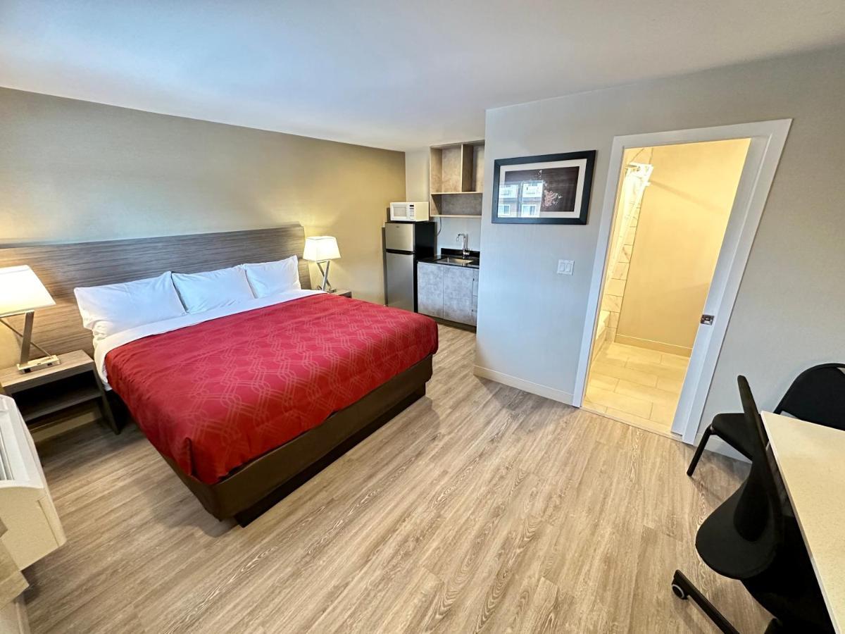 Econo Lodge Inn & Suites Pincher Creek Kültér fotó