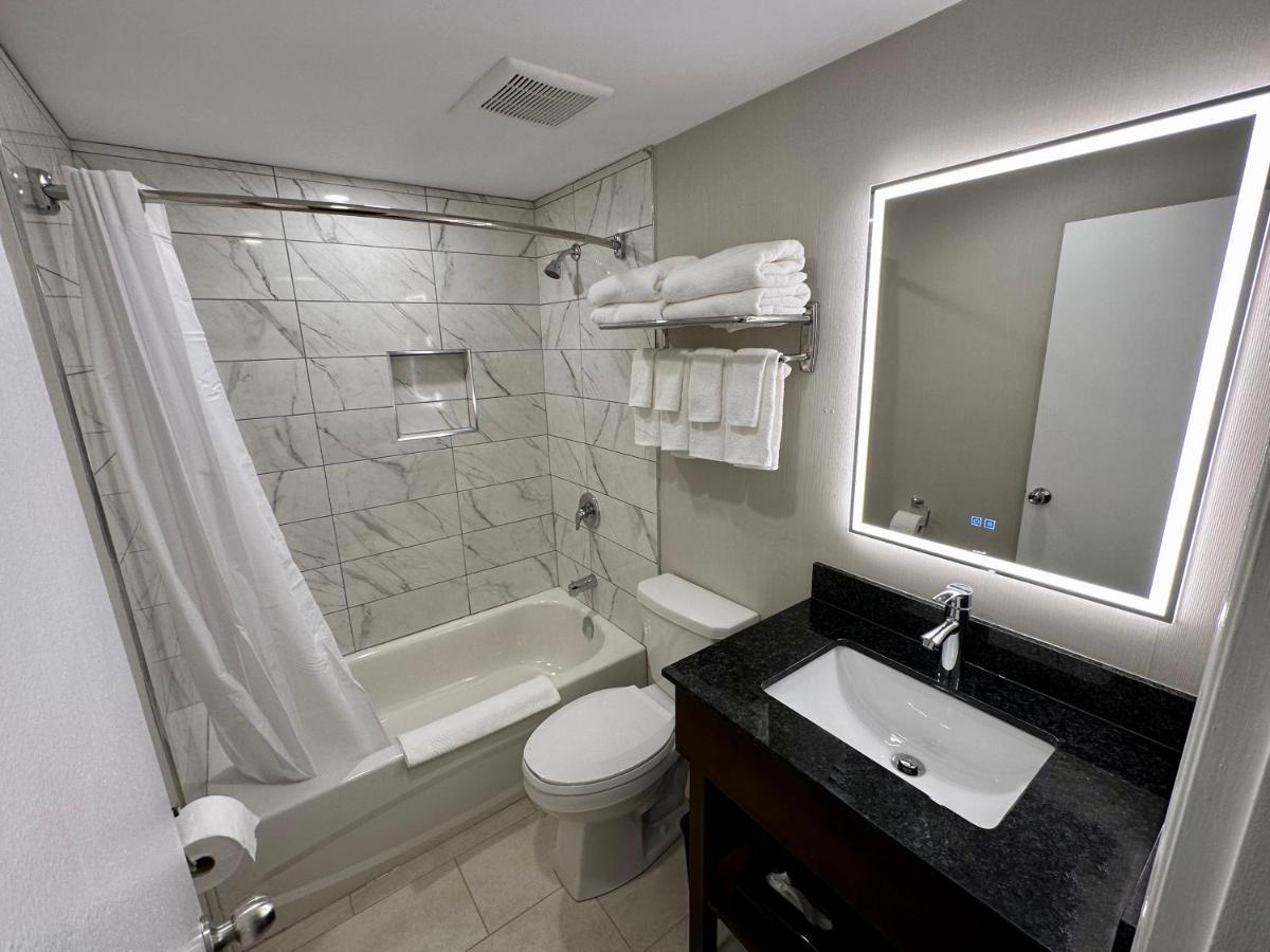 Econo Lodge Inn & Suites Pincher Creek Kültér fotó