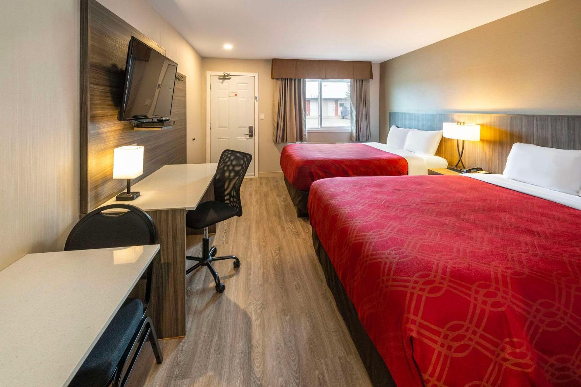 Econo Lodge Inn & Suites Pincher Creek Kültér fotó