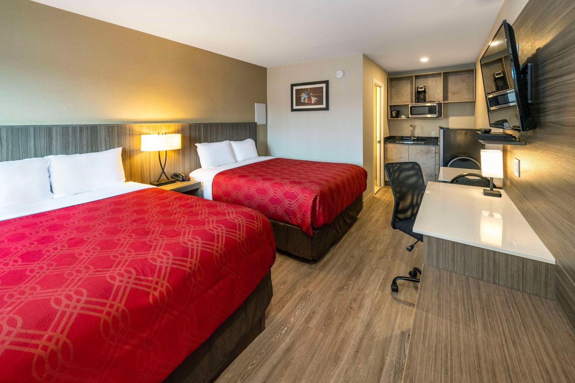 Econo Lodge Inn & Suites Pincher Creek Kültér fotó