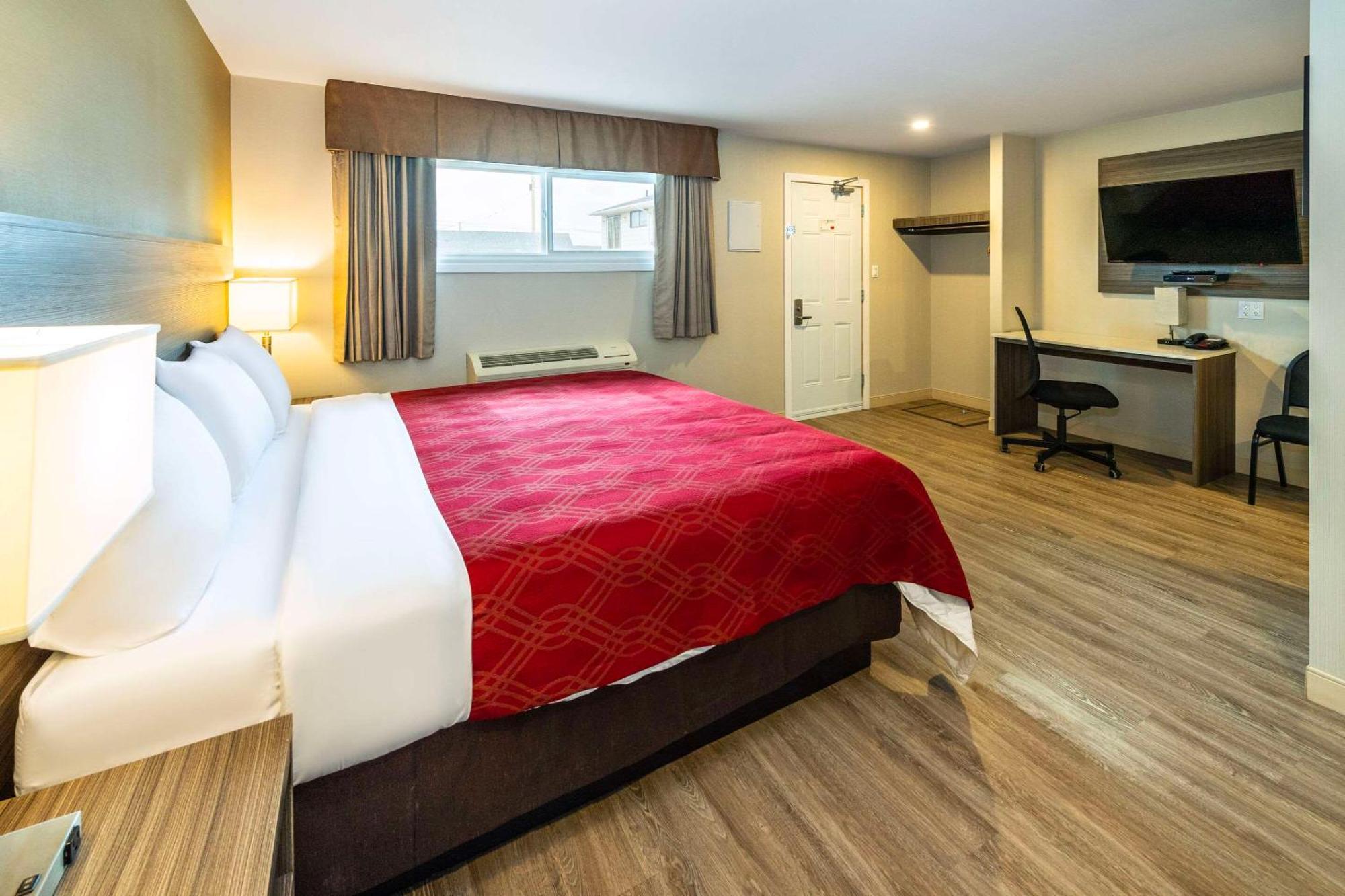 Econo Lodge Inn & Suites Pincher Creek Kültér fotó