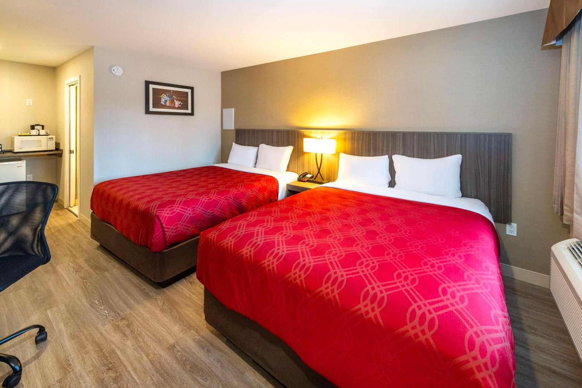 Econo Lodge Inn & Suites Pincher Creek Kültér fotó