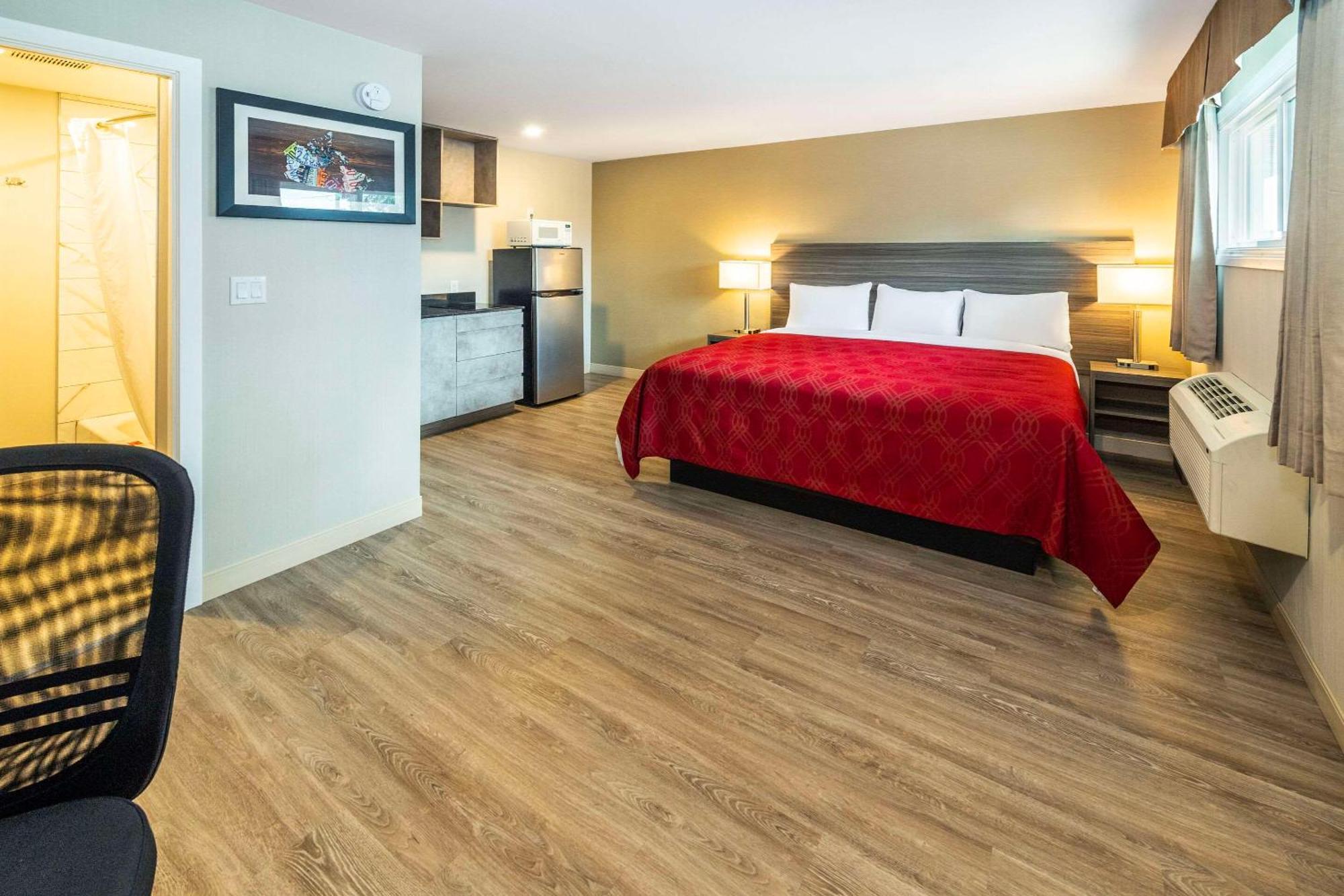 Econo Lodge Inn & Suites Pincher Creek Kültér fotó