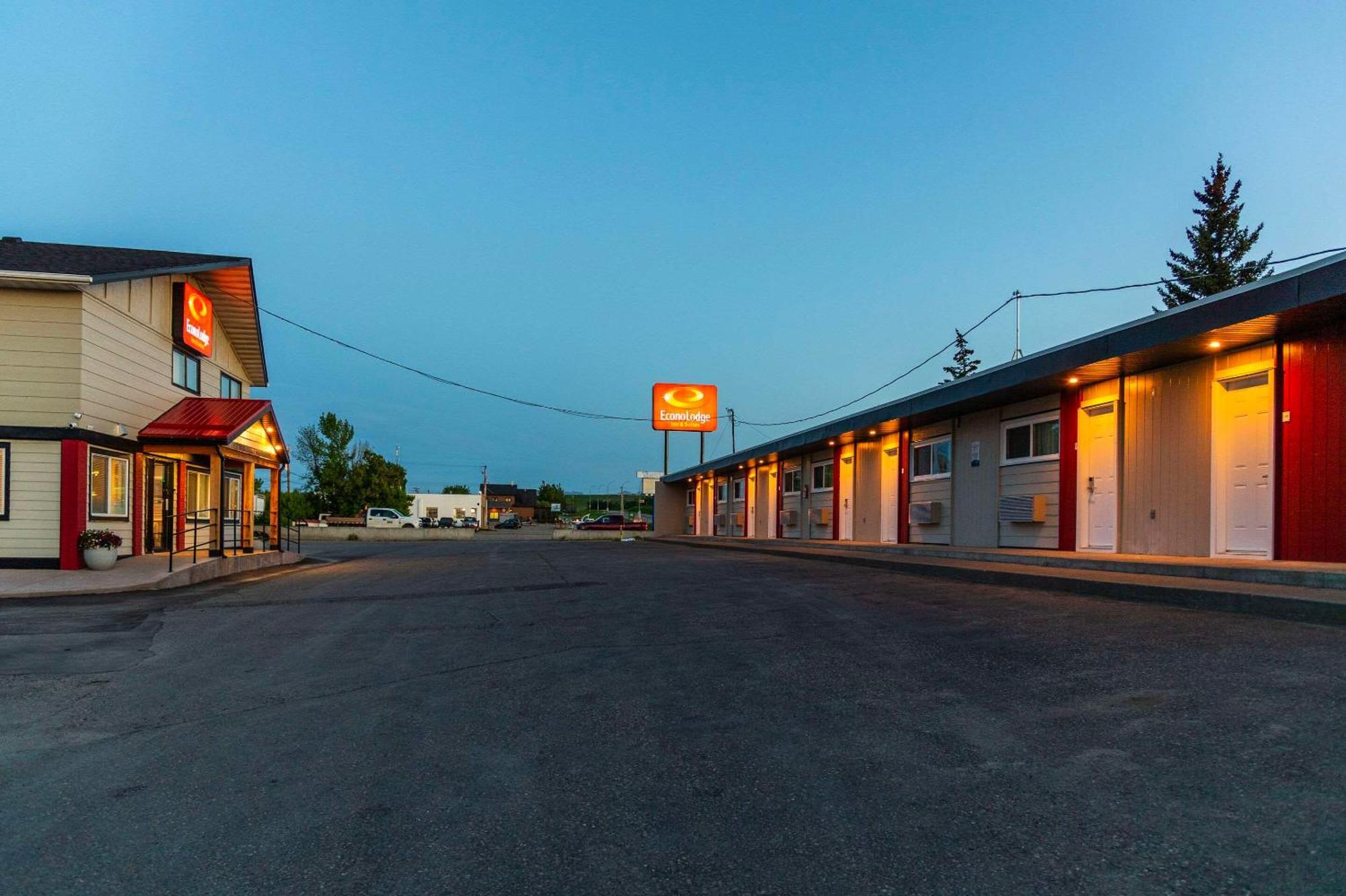 Econo Lodge Inn & Suites Pincher Creek Kültér fotó