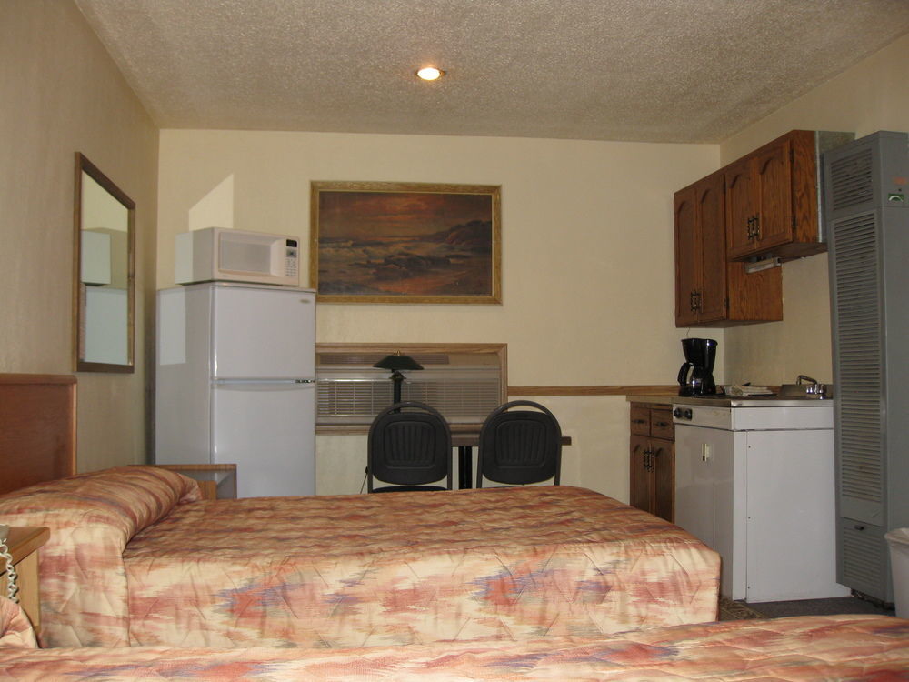 Econo Lodge Inn & Suites Pincher Creek Kültér fotó