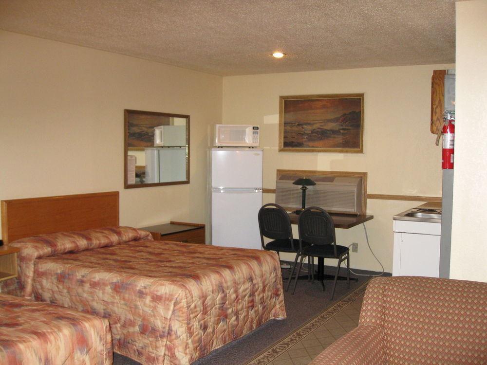 Econo Lodge Inn & Suites Pincher Creek Kültér fotó