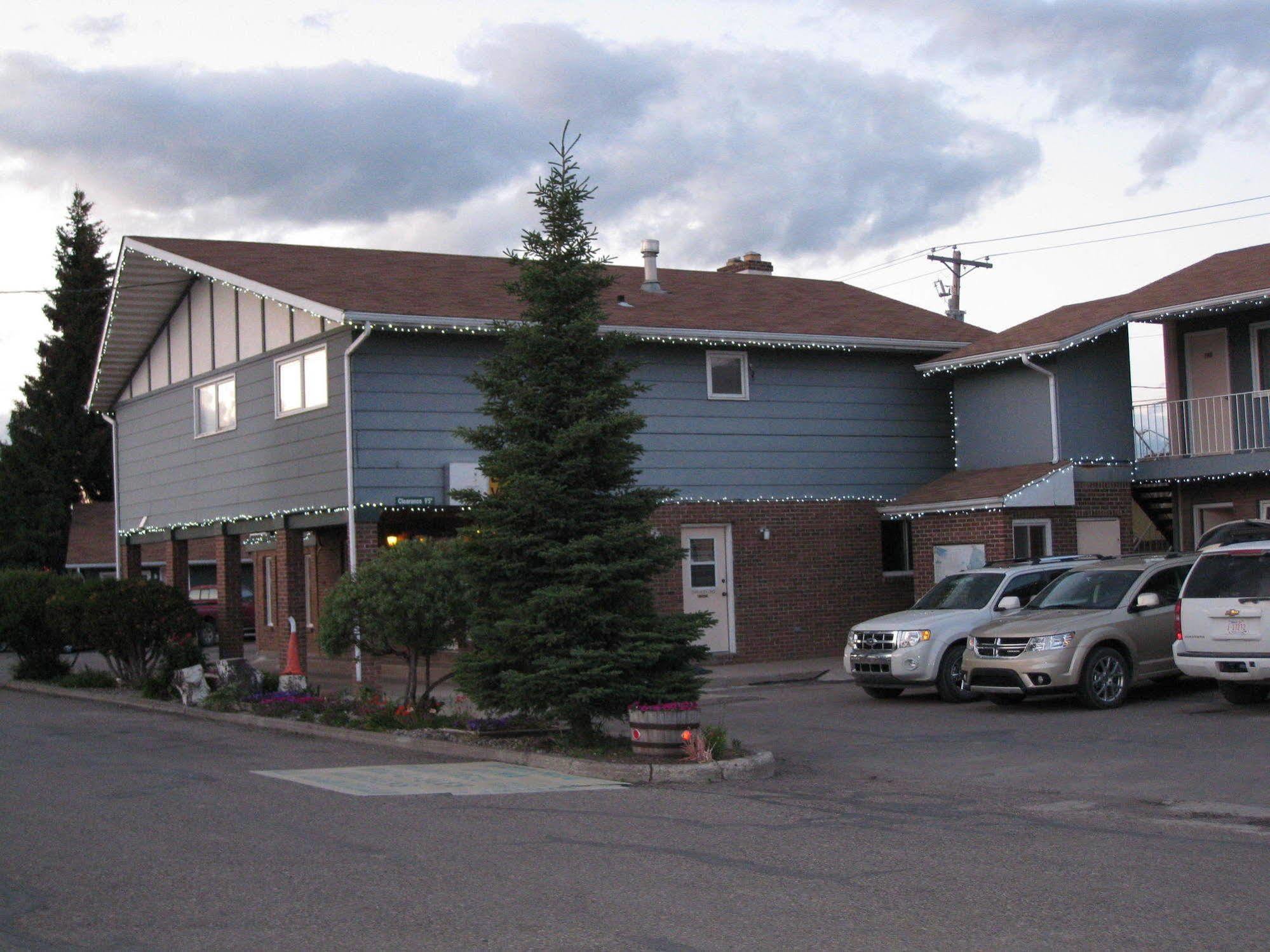 Econo Lodge Inn & Suites Pincher Creek Kültér fotó