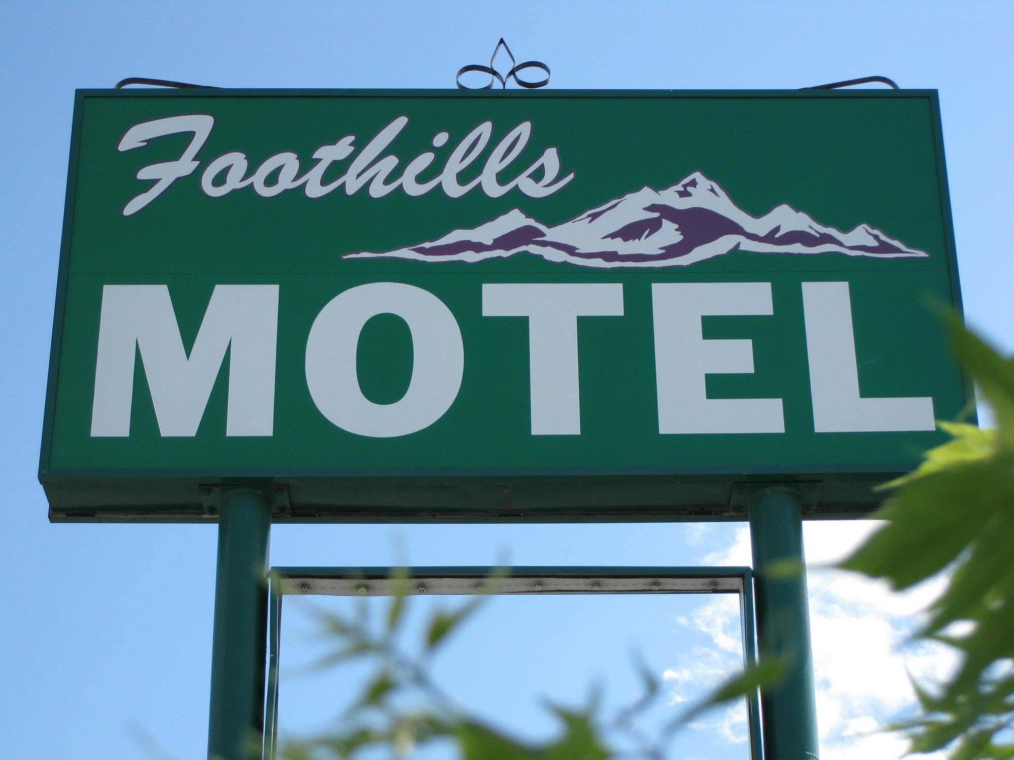 Econo Lodge Inn & Suites Pincher Creek Kültér fotó