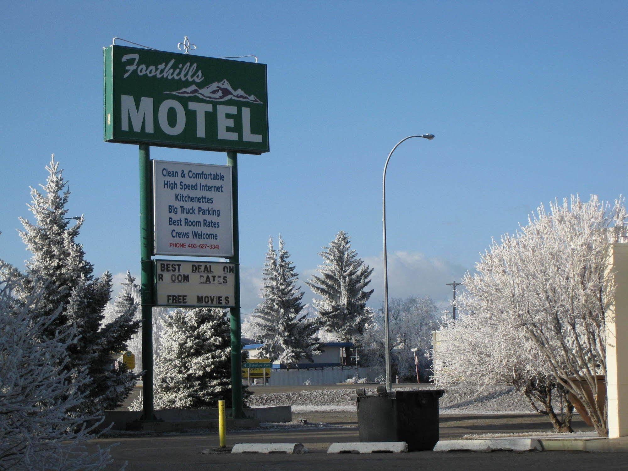 Econo Lodge Inn & Suites Pincher Creek Kültér fotó