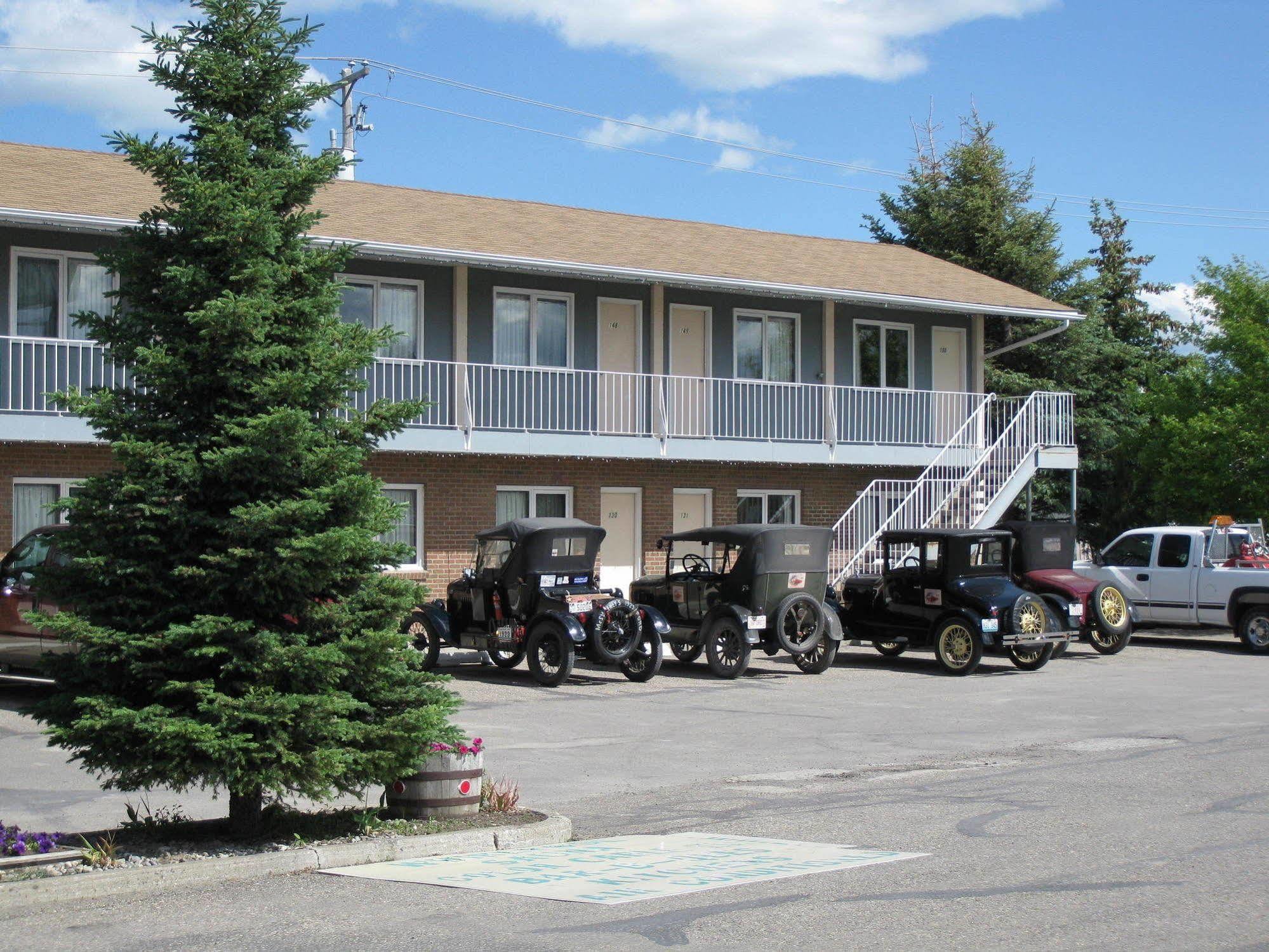 Econo Lodge Inn & Suites Pincher Creek Kültér fotó