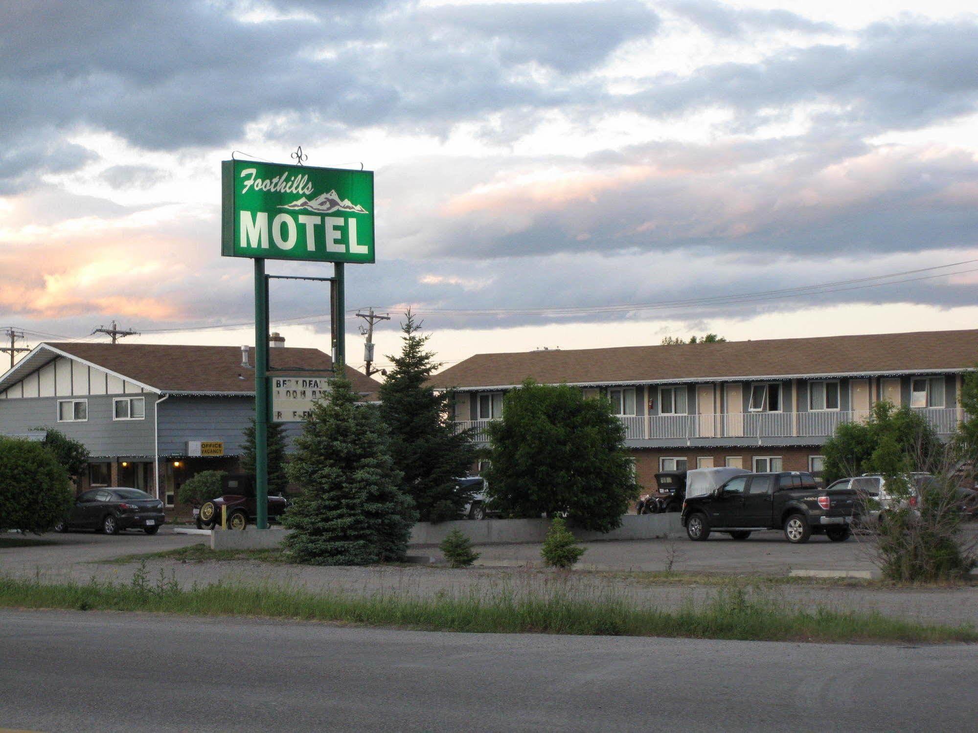 Econo Lodge Inn & Suites Pincher Creek Kültér fotó