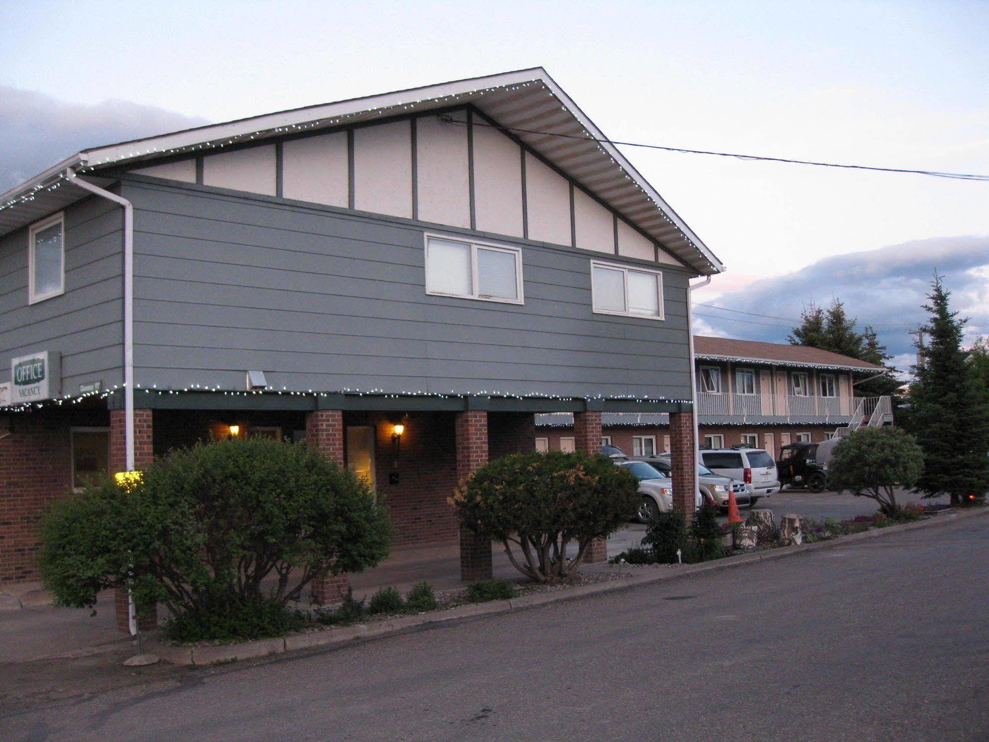 Econo Lodge Inn & Suites Pincher Creek Kültér fotó